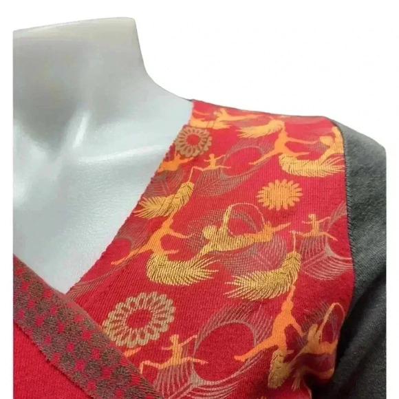 Cirque Du Soleil Top Red Gray Acrobat Art Asymmetrical Hem  Size Small - Picture 4 of 14